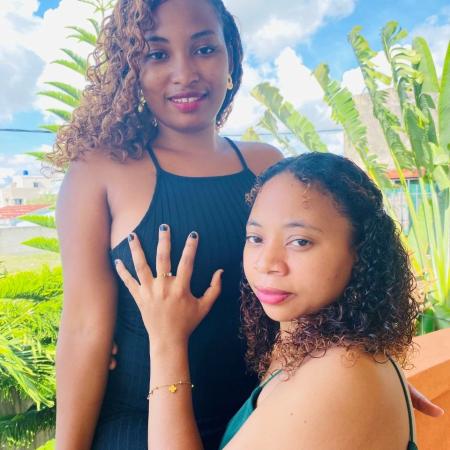 Duo Daisy and Mira Duo Daisy and Mira